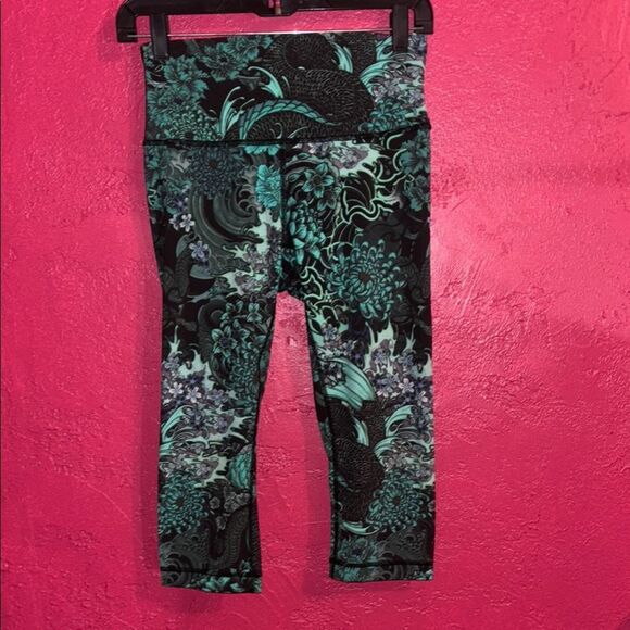 Lululemon Memoir Wunder Under hi rise capri length tight. - Picture 3 of 12